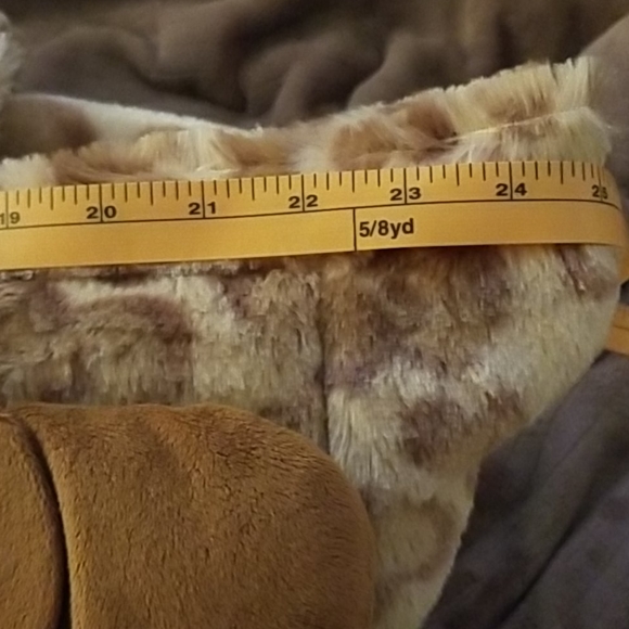 NWT Large Hello Kitty Faux Fur Tote *Uniqu… - Picture 6 of 8